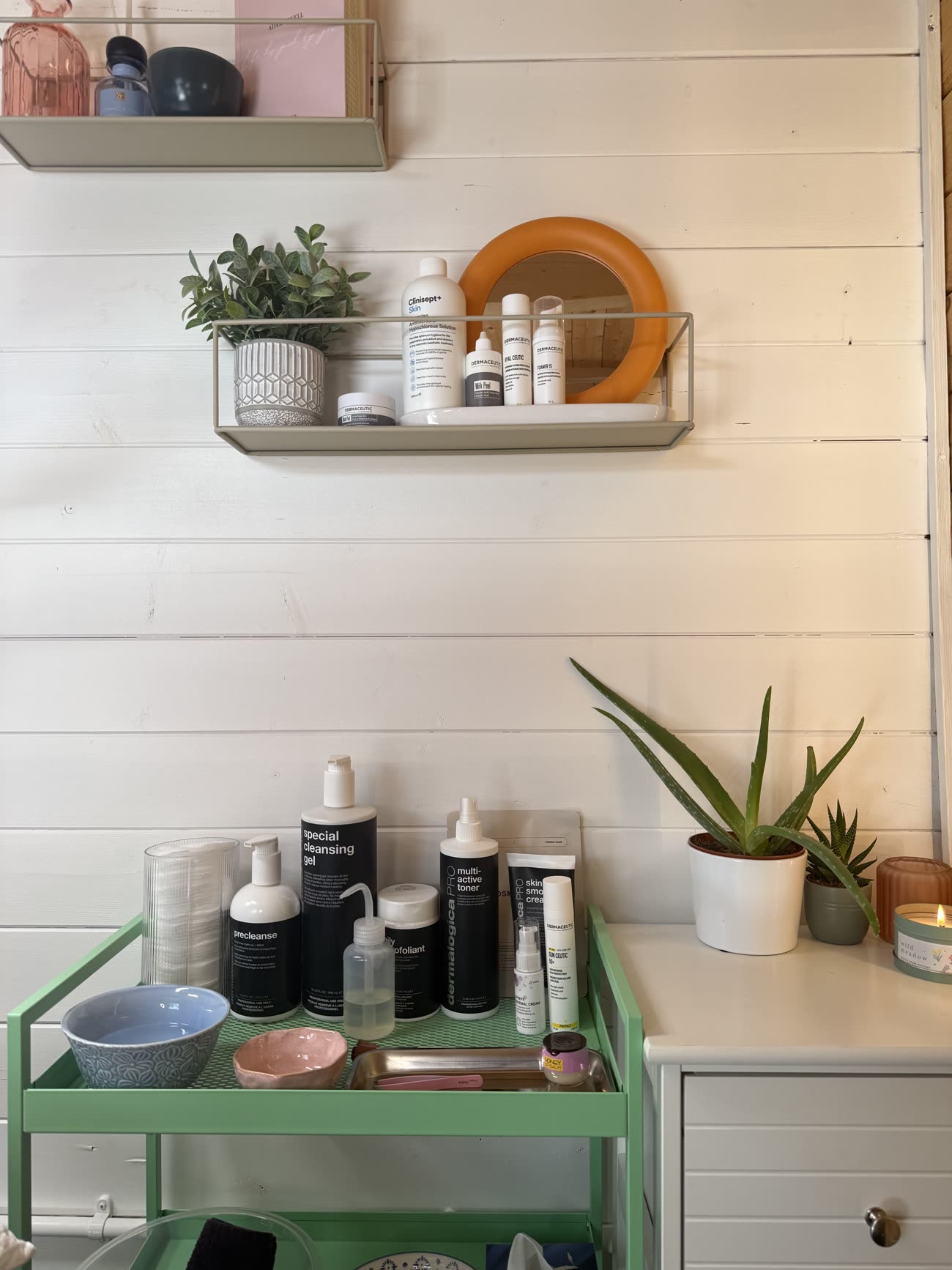 Inside the L&oslash;vell Skinn studio — skincare products and calm cabin interior